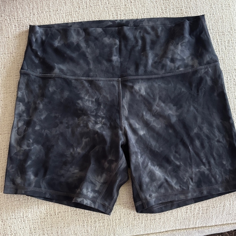 Women’s lululemon bike shorts